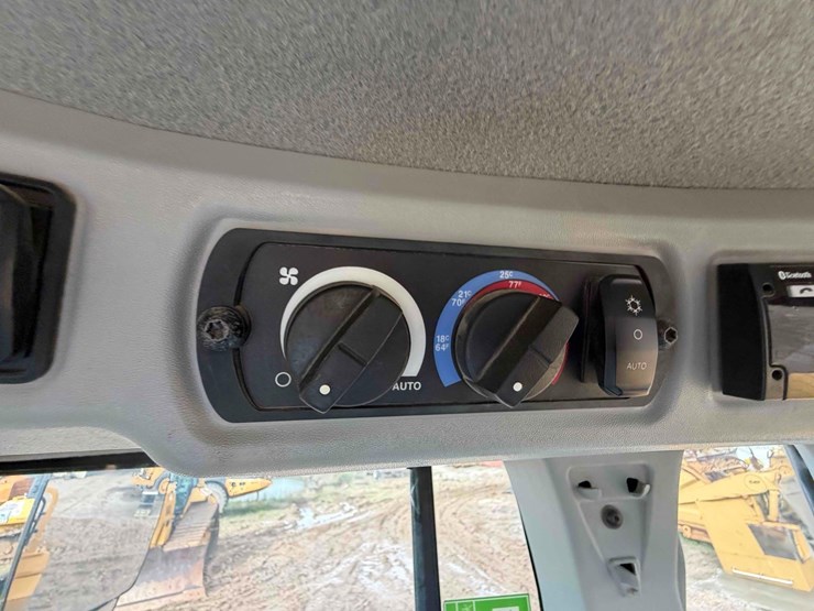 2018-caterpillar-938m-image-18