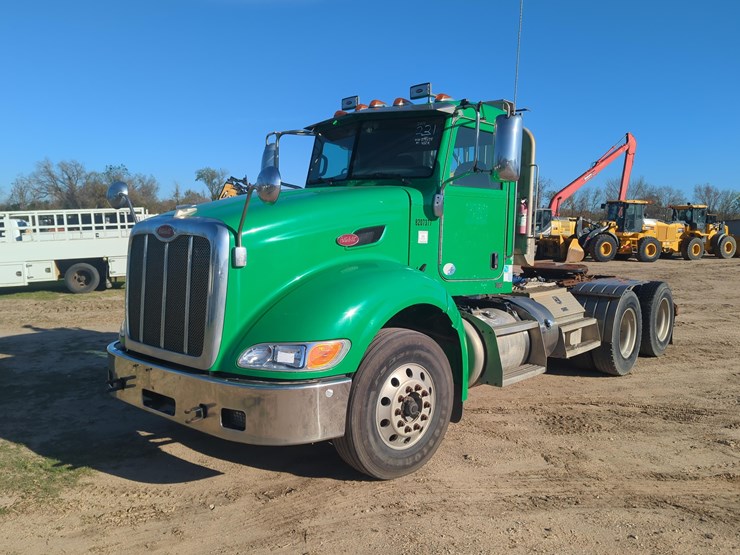 2014-peterbilt-386-image-2