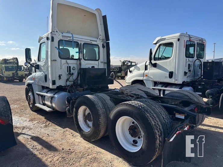 2013-freightliner-cascadia-125-image-5