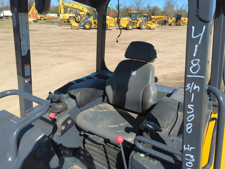 2020-deere-650k-lgp-image-15