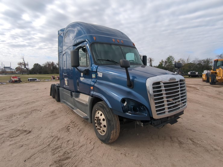 2015-freightliner-cascadia-125-image-3