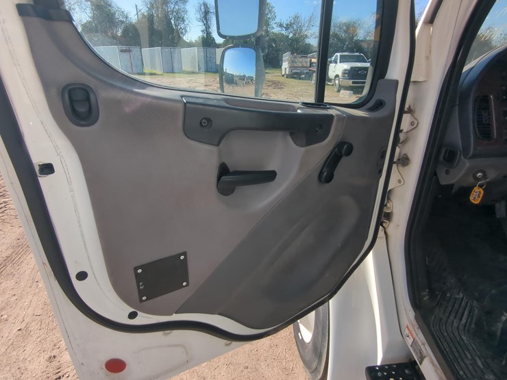 2019-international-van-truck-vn:dlp3794-image-14