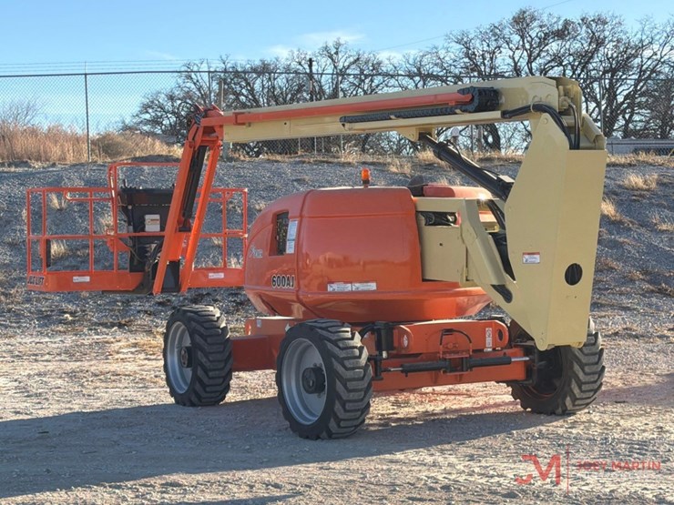 2015-jlg-600aj-image-1