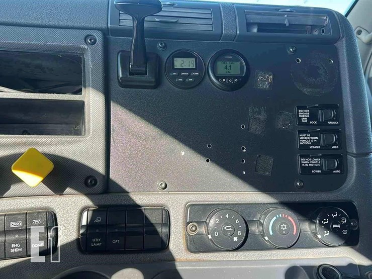 2016-freightliner-cascadia-125-image-10