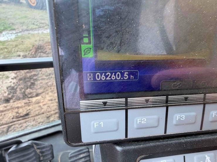 2021-komatsu-pc210-lc-11-image-28