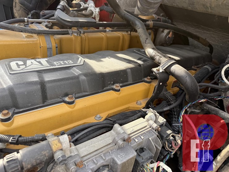 2012-caterpillar-ct660s-image-16