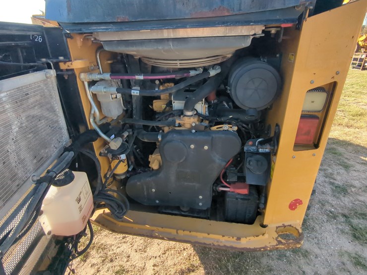 2020-caterpillar-299d-image-9