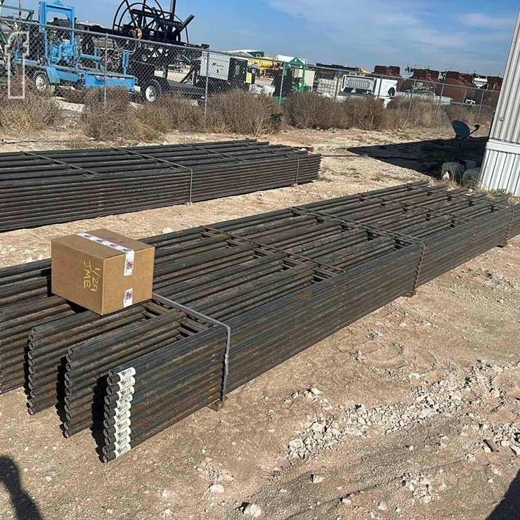 SET OF (10) ACE CATTLE PANELS W/CONNECTION JOINTS