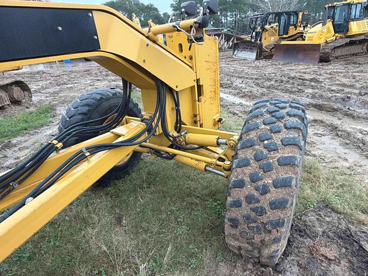 2017-caterpillar-140k-image-15