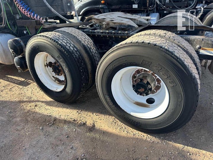 2013-freightliner-cascadia-125-image-4