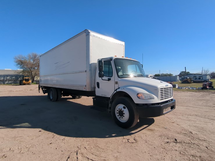 2019-international-van-truck-vn:dlp3794-image-3