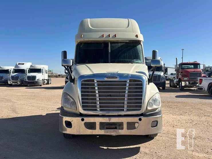 2016-freightliner-cascadia-125-image-3