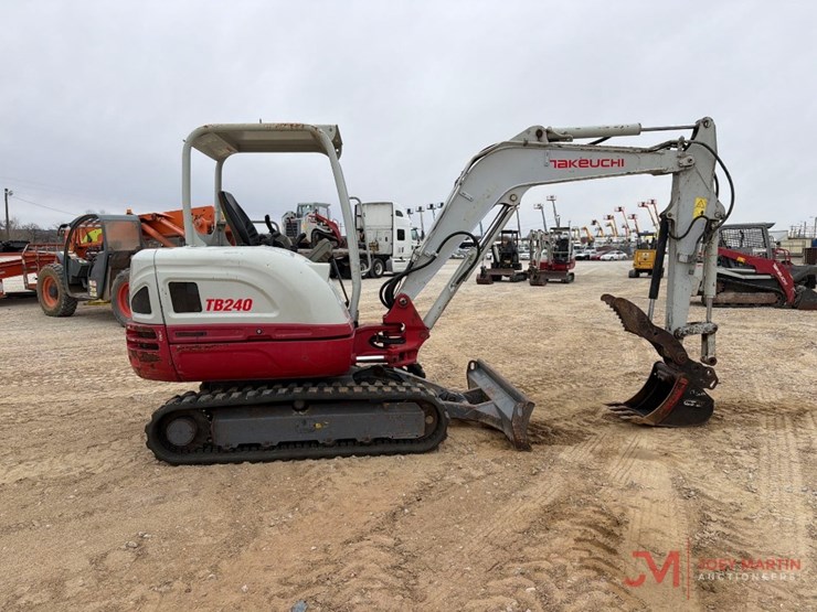 takeuchi-tb240-image-6