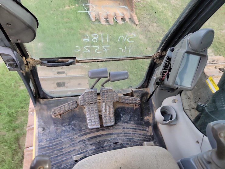 2016-deere-350g-lc-image-13