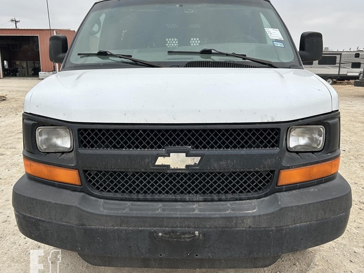 2008-chevrolet-express-3500-image-2