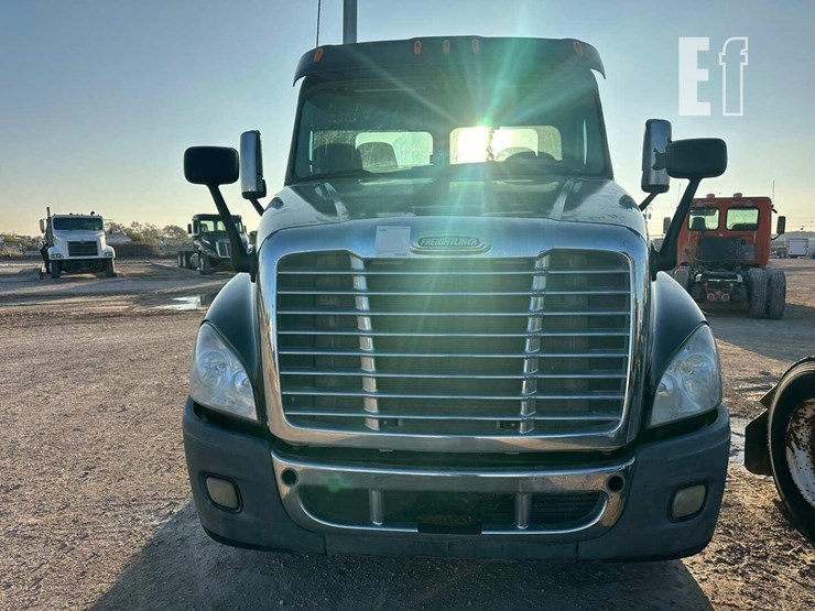 2013-freightliner-cascadia-125-image-9