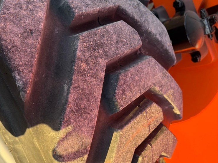 2015-jlg-800s-image-6