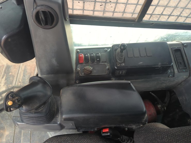 2019-caterpillar-d3k2-lgp-image-16