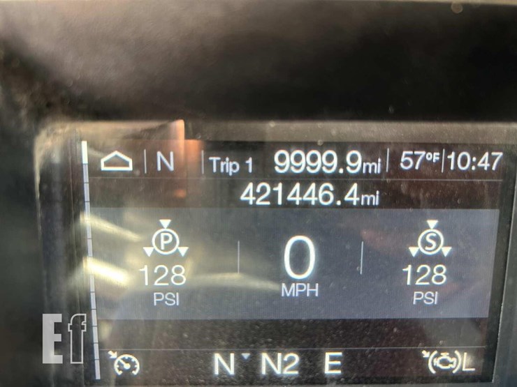 2020-mack-granite-64ft-image-8