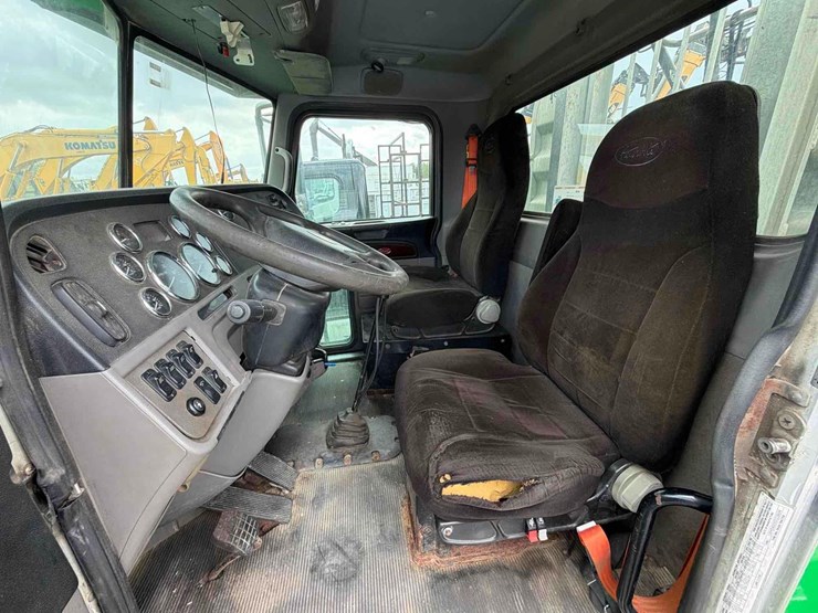 2014-peterbilt-386-image-21