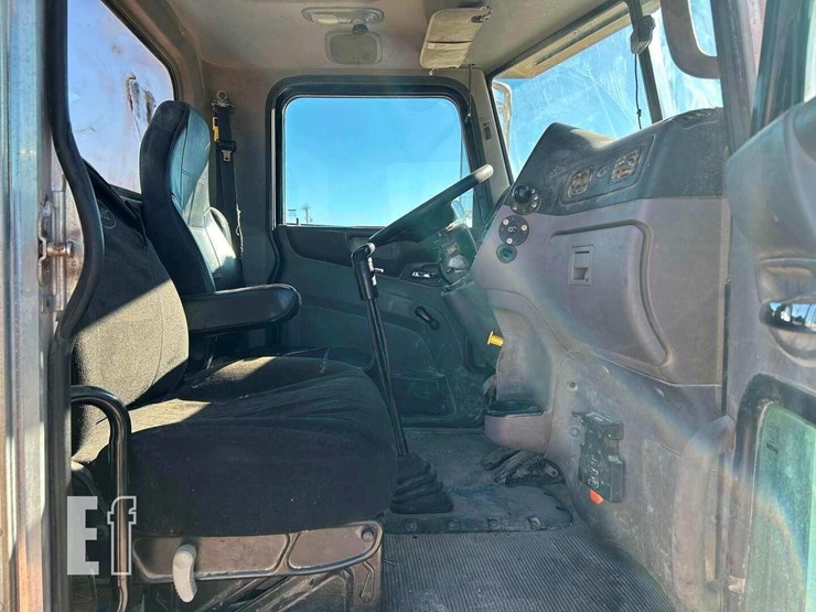 2016-peterbilt-365-image-10