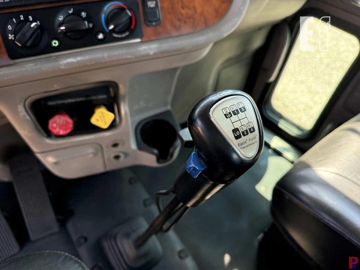 2008-peterbilt-367-image-15