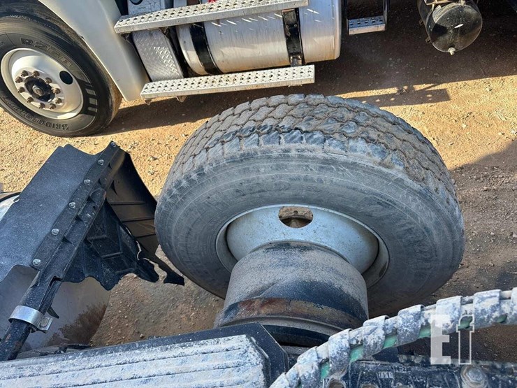 2013-freightliner-cascadia-125-image-8