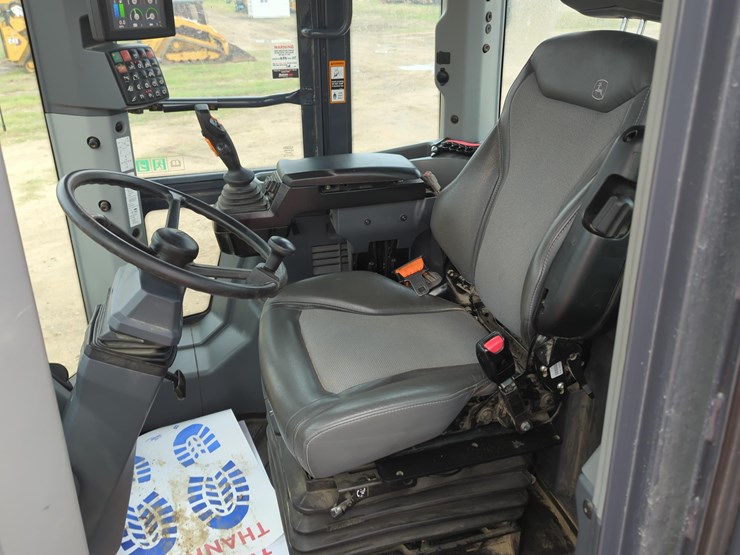 2023-deere-544p-image-13