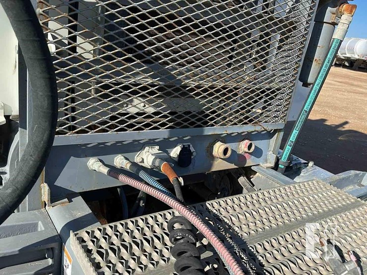 2012-peterbilt-367-image-9