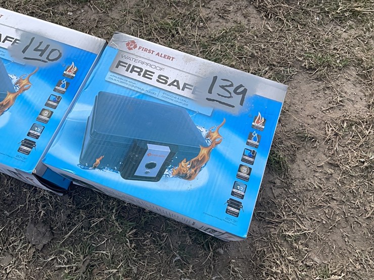new-first-alert-2013f-.17-cu-ft-fire-and-water-proof-safe-new-support-equipment-image-1