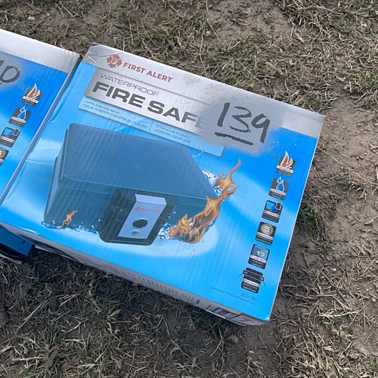 NEW FIRST ALERT 2013F .17 CU FT FIRE AND WATER PROOF SAFE NEW SUPPORT EQUIPMENT