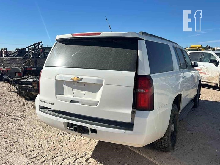 2017-chevrolet-suburban-image-3