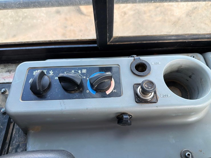 2021-komatsu-d51pxi-24-image-25