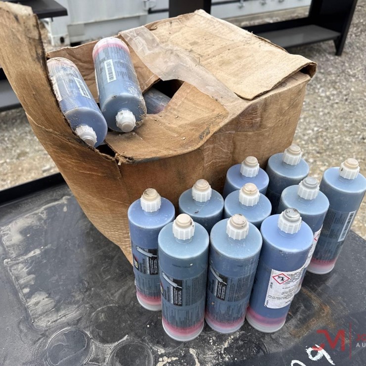 CASE OF CAT HYDRAULIC HAMMER PASTE