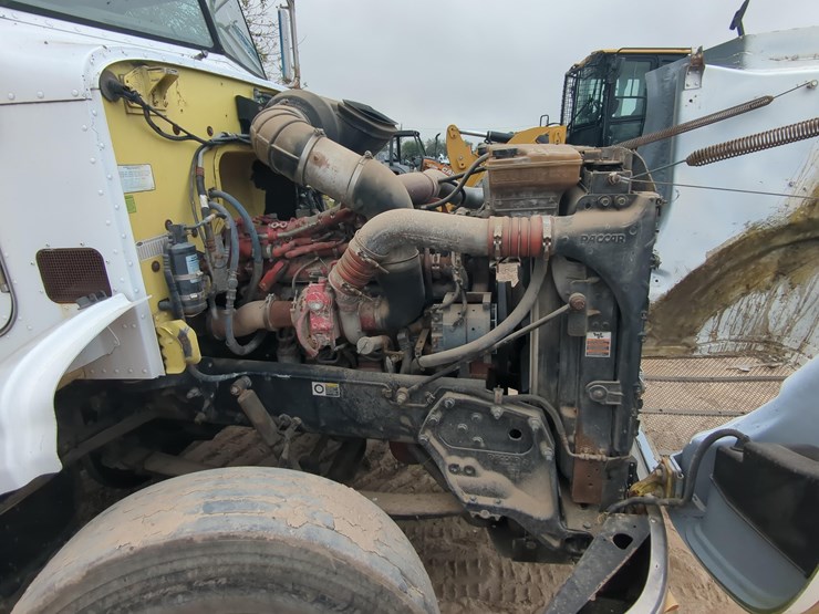 2010-peterbilt-truck-tractor-vn:110298-image-8