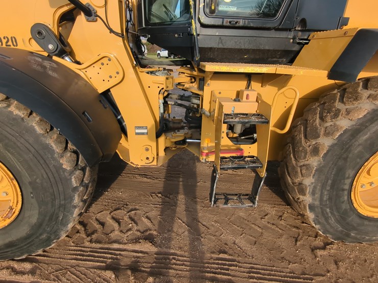 2019-caterpillar-938m-image-7