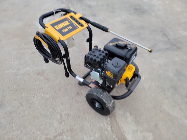 new-dewalt-dxpw3300-3300psi-pressure-washer-image-1