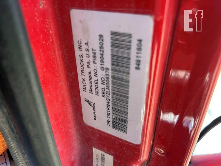 2020-mack-pinnacle-64t-image-16