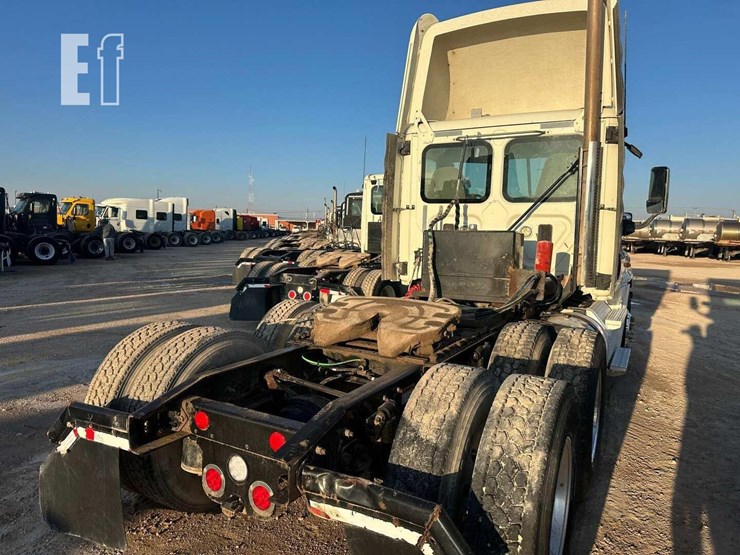 2013-freightliner-cascadia-125-image-3