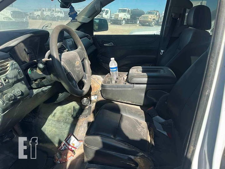 2017-chevrolet-suburban-image-5