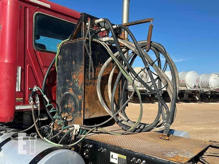 2012-mack-pinnacle-chu613-image-7