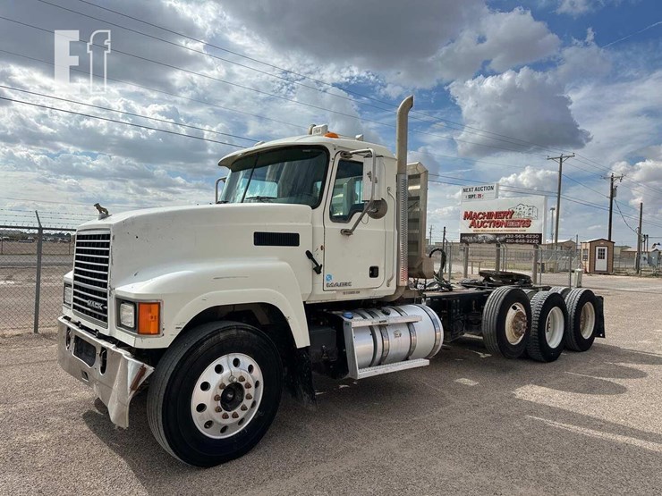 2011-mack-pinnacle-chu613-image-1