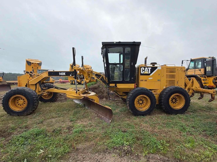 2017-caterpillar-140k-image-1