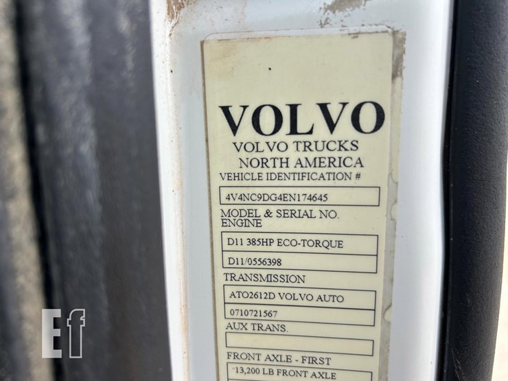 2014-volvo-vnl64t300-image-16