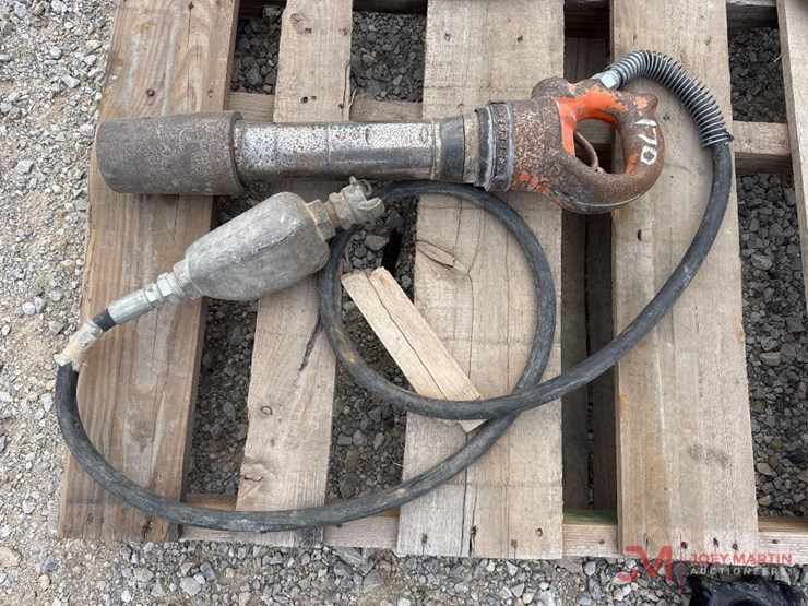 pneumatic-jack-hammer-with-hose-image-1
