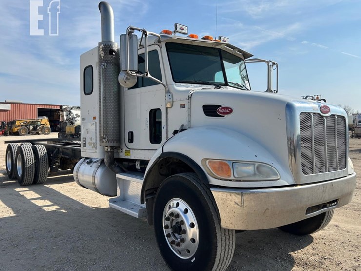 2009-peterbilt-340-image-3