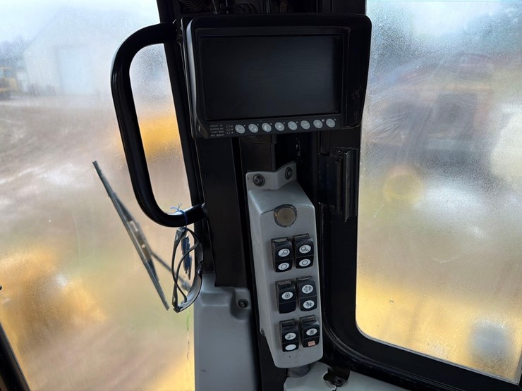 2016-caterpillar-d6t-lgp-image-21