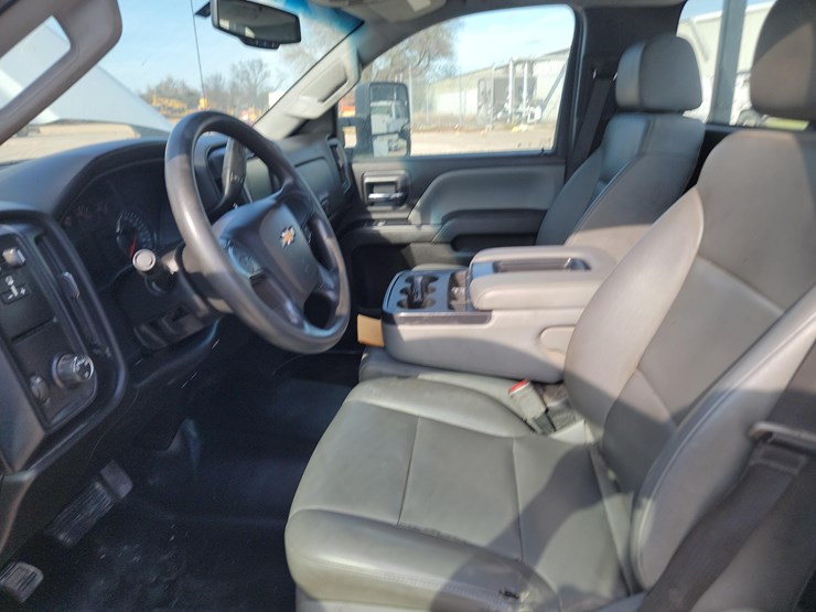 2019-chevrolet-3500-image-11