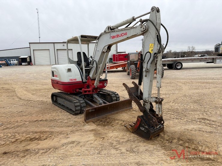 takeuchi-tb240-image-5