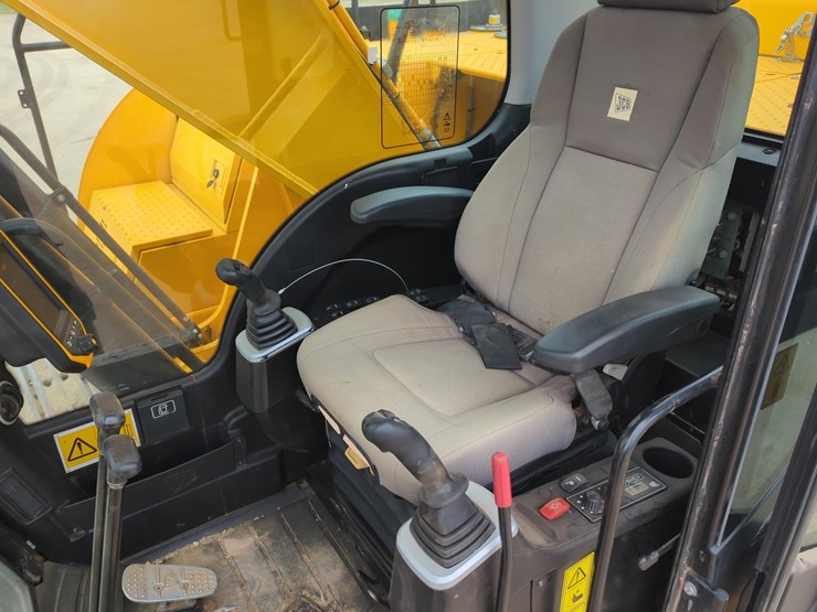 2019-jcb-js300-lc-image-19